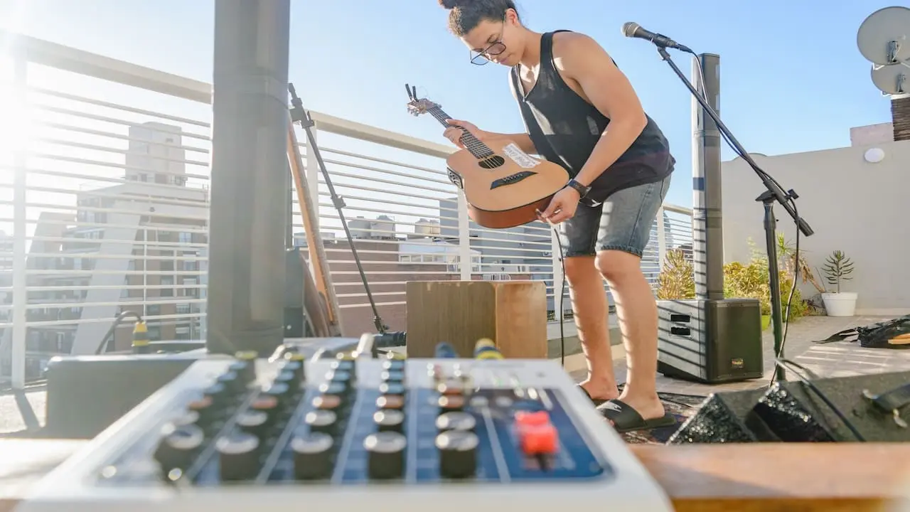 musica ad alto volume in condominio